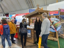 Glücksrad am Messestand Urlaub in den Alpen