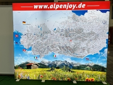 Die große Alpenkarte am ALPenjoy-Messestand