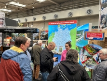 Glücksrad am Messestand Urlaub in den Alpen