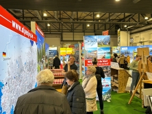 Große Alpenkarte am Messestand